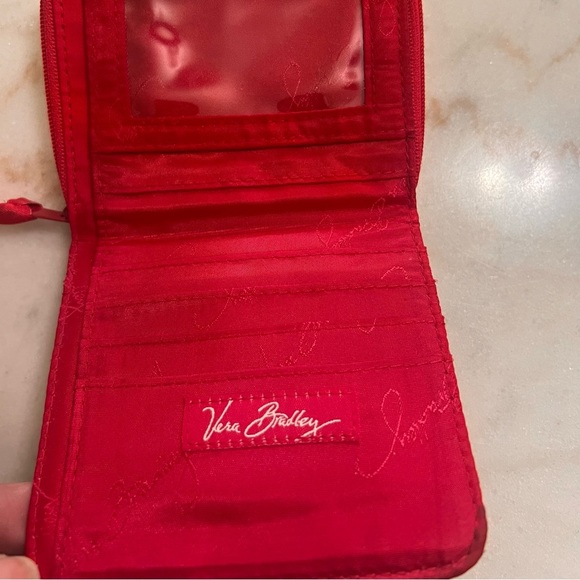 Vera Bradley Red Paisley In Paradise Small Quilted Bifold Wallet ID Window - Picture 3 of 6